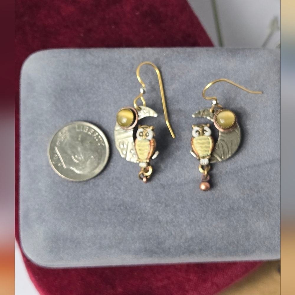 SILVER FOREST OWL ON CRESCENT MOON EARRING - Picture 12 of 16